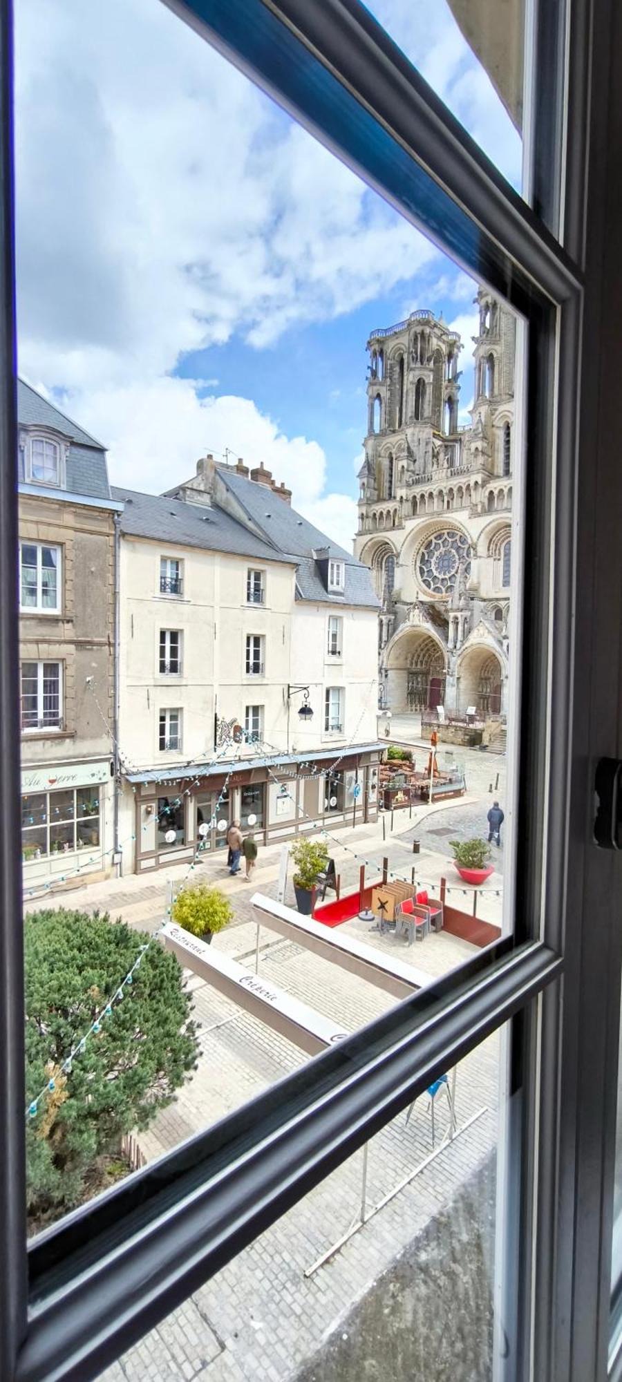 Studio Vue Cathedrale Laon Exterior foto